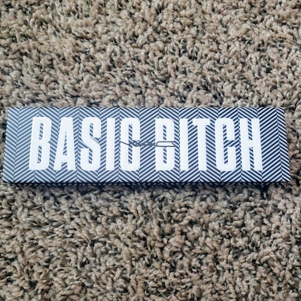 MAC Basic Bitch Eyeshadow Palette